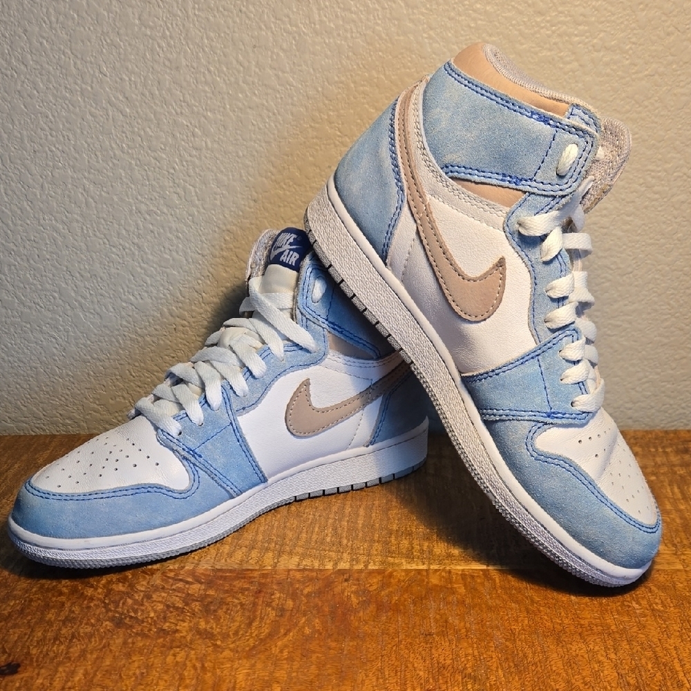 Nike‎ Hyper Royal Youth 4.5  High-Top Sneakers - Light Blue and White .